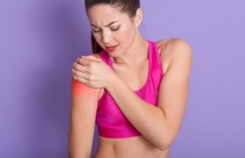 woman with shoulder pain